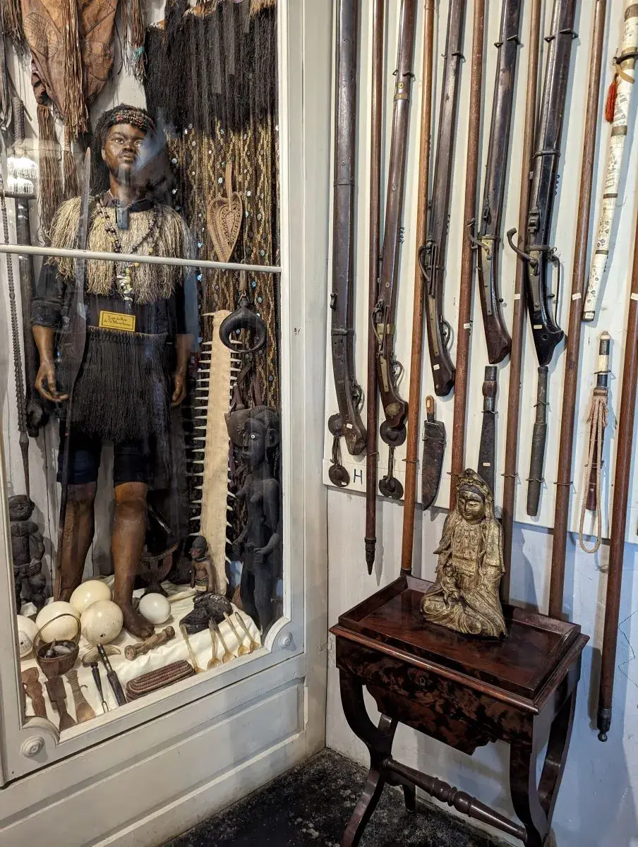 Ausstellungsstücke im Chateau de Montrottier