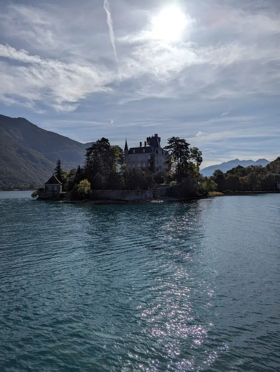Chateau de Duingt (vom Schiff aus gesehen)