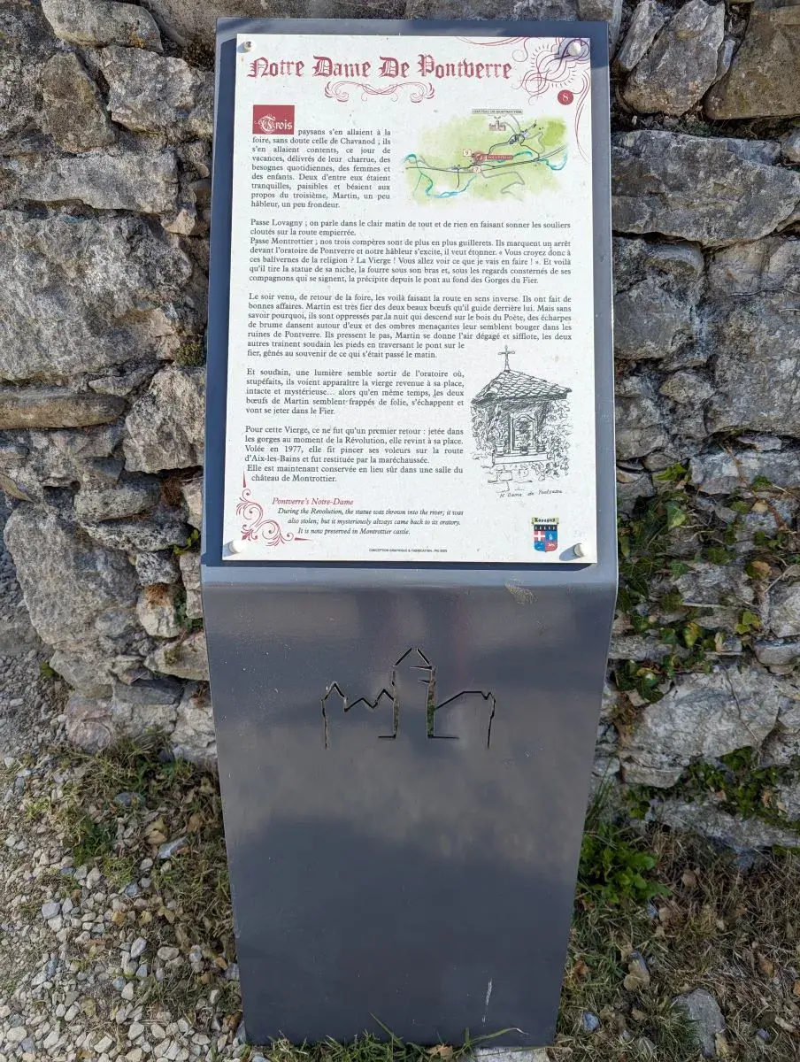 Infotafeln entlang des Wanderweges Chemin des Chateax