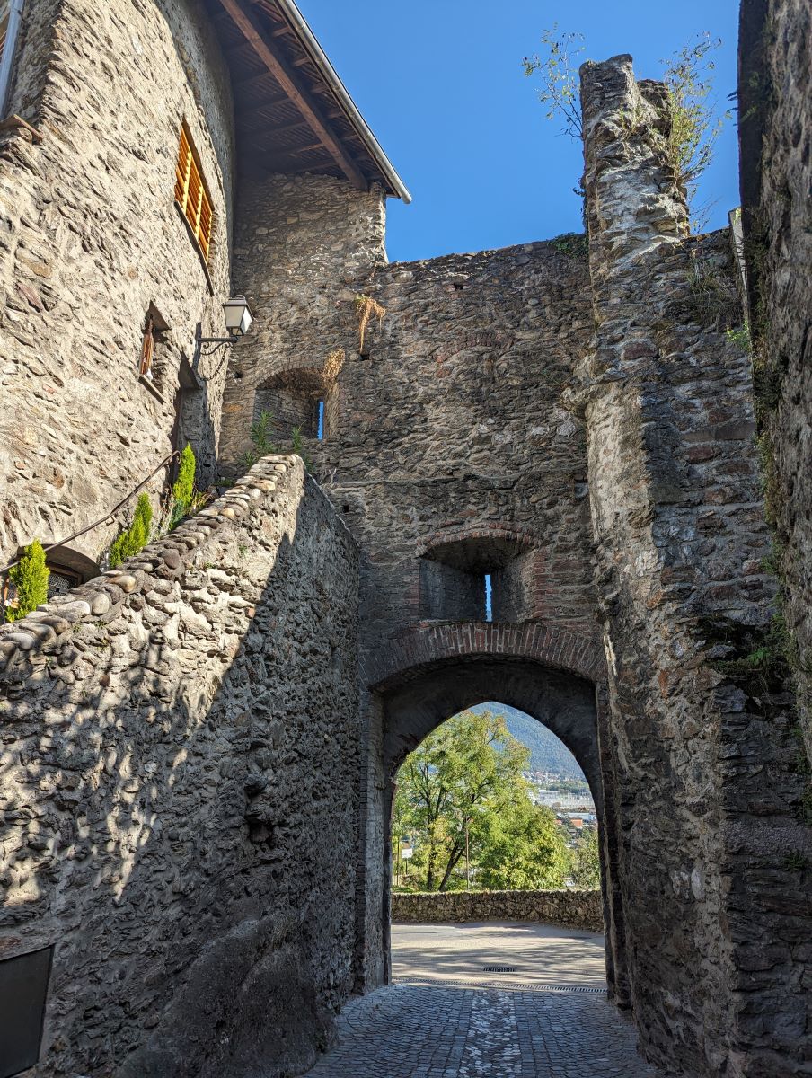 Porte de Savoie, das Tor nach Conflans, der Altstadt von Albertville