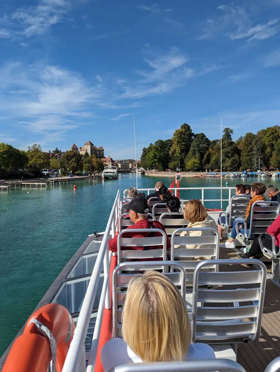Schifffahrt auf dem See von Annecy