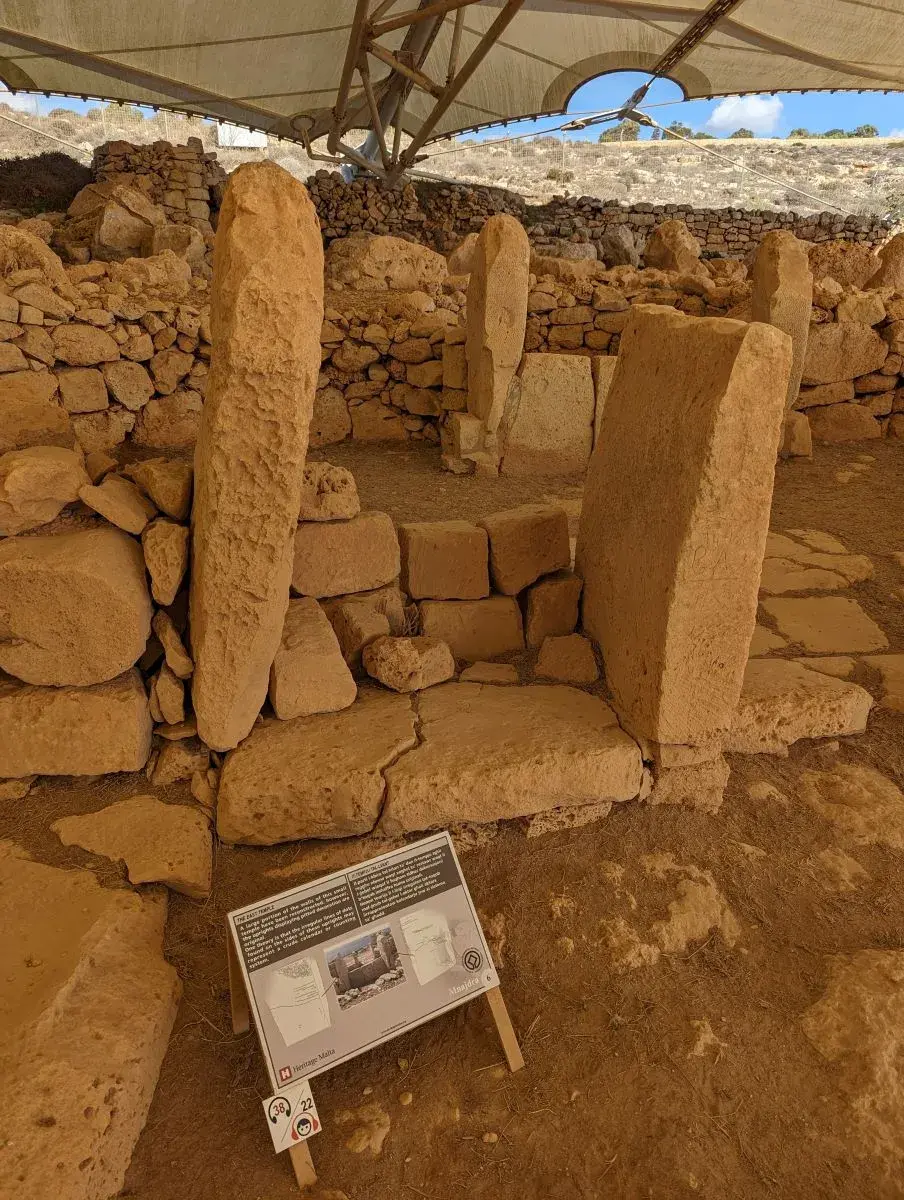 Erklärungstafel für den Ħaġar Qim und den Mnajdra Tempel