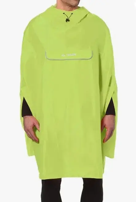 Linda im gelben Regenponcho