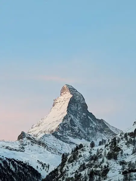 Sonnenaufgang am Matterhorn währenmd eines perfekten Zermatt Wochenende