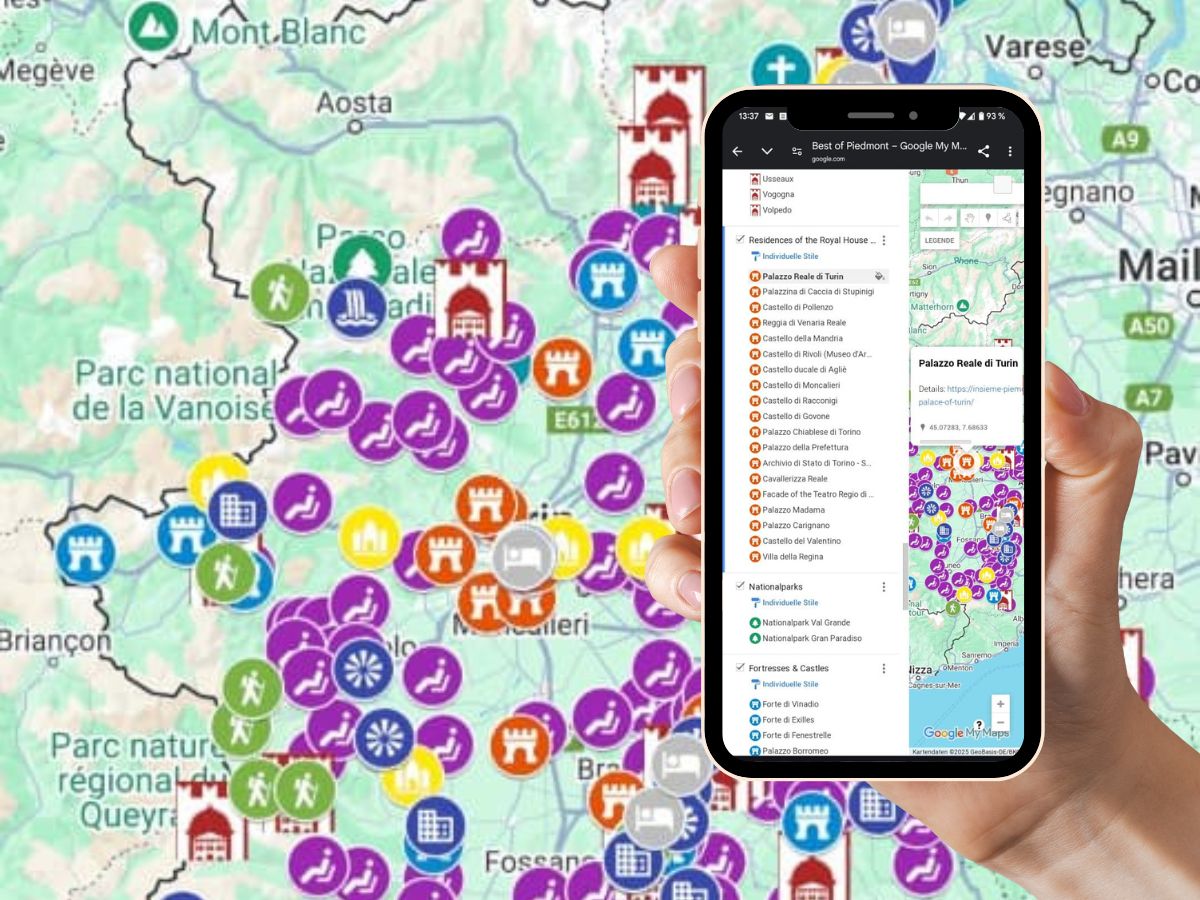 Foto einer GoogleMaps Karte im Hintergrund und im Vordergrund eine Hand, die ein Handy mit der Best of Piemont Karte hält.