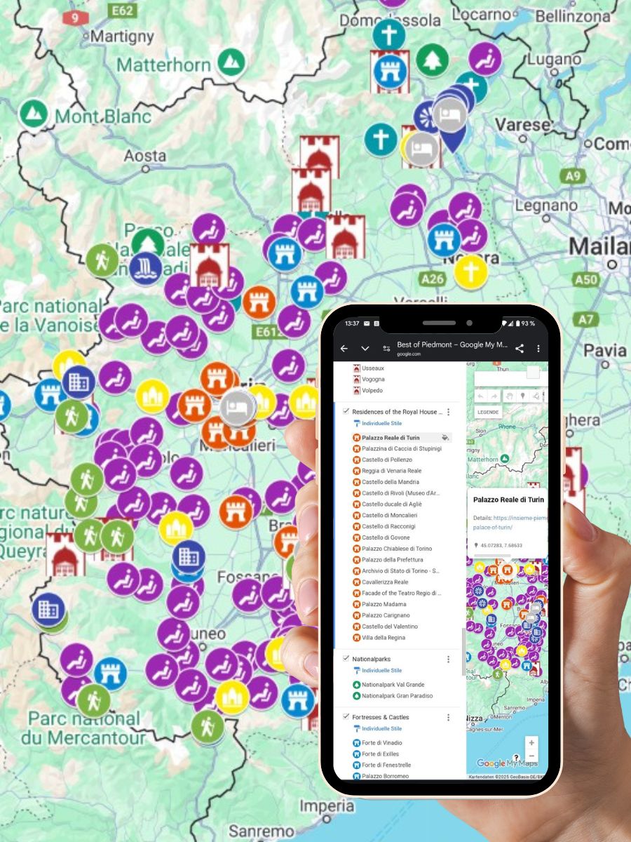 Foto einer GoogleMaps Karte im Hintergrund und im Vordergrund eine Hand, die ein Handy mit der Best of Piemont Karte hält.